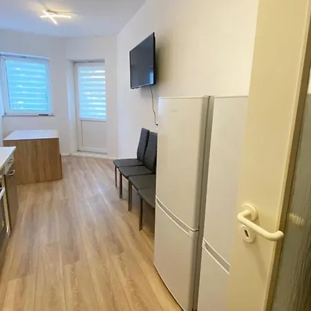 アパート Spacious With Balcony In ドゥイスブルグ