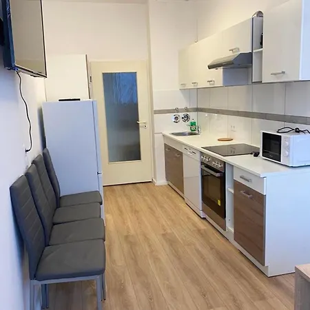 Spacious With Balcony In アパート