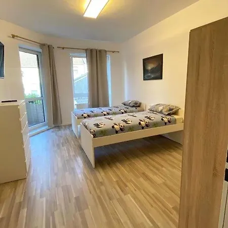 Apartment Spacious With Balcony In