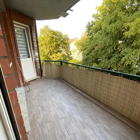 Spacious With Balcony In ドゥイスブルグ