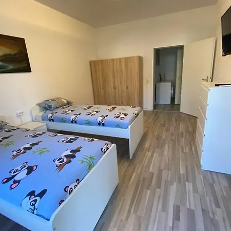 Spacious With Balcony In * ドゥイスブルグ